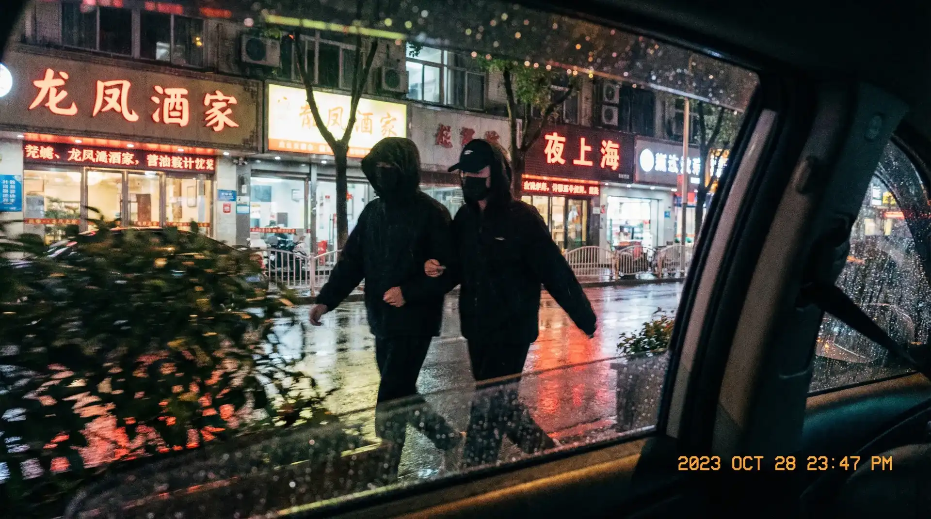 黄冈站b站-本地热门视频|原创内容聚集地|免费高清 - 顶流明星深夜密会现场抓拍照片